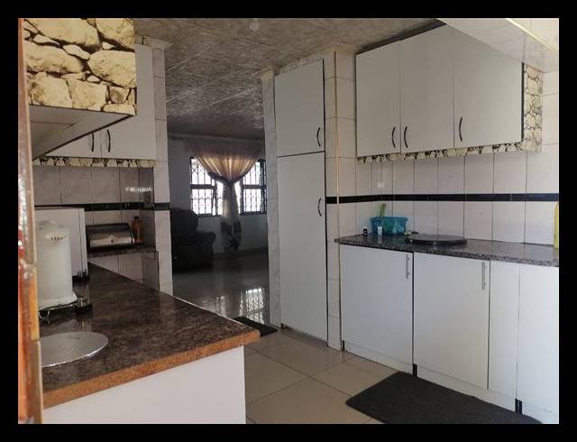 2 BEDROOM HOUSE FOR SALE IN BRACKENHAM